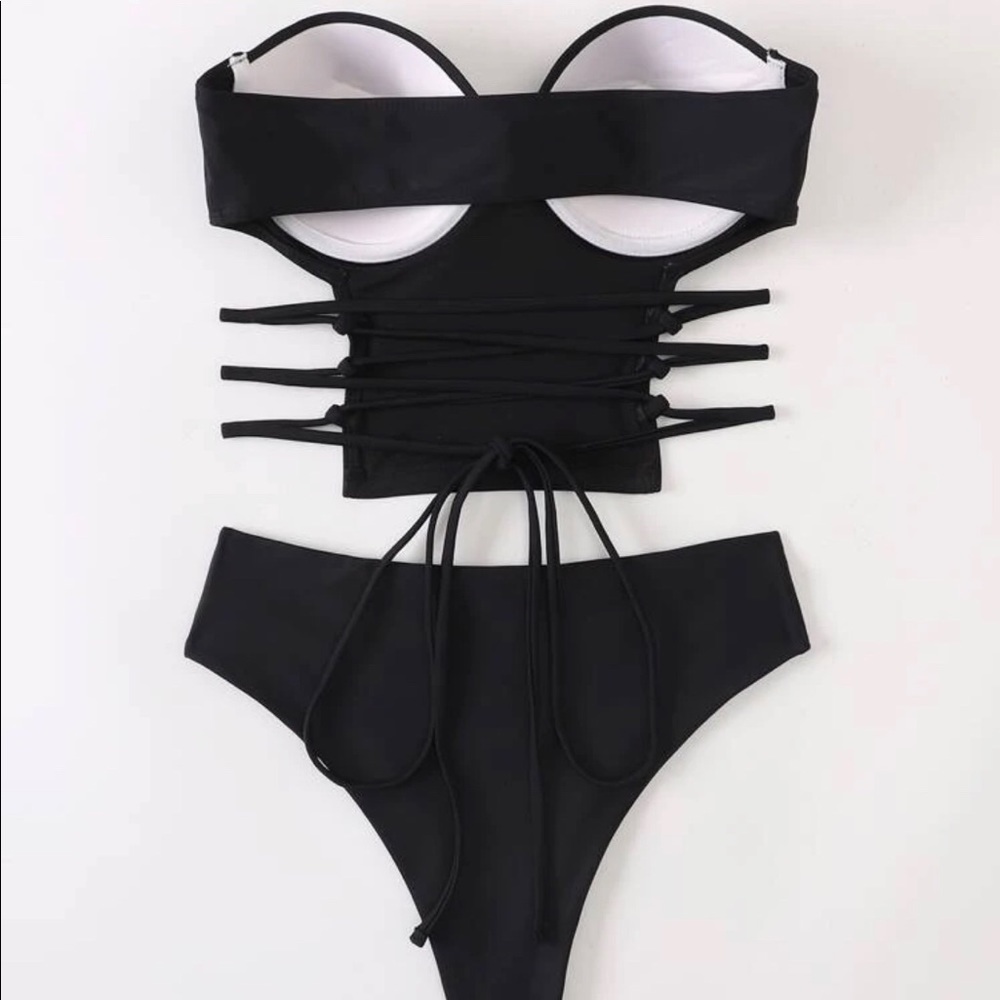 Strappy black corset style bikini - Picture 5 of 7